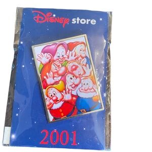❤️ DISNEY EXCLUSIVE COMMEMORATIVE PIN  7 DWARFS 2001 NEW